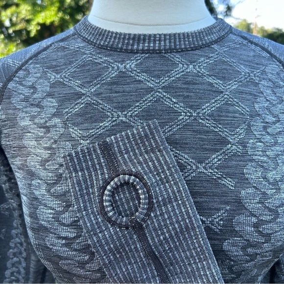 Lululemon Rest Less Long Sleeve Pullover Top Size 6 / 8 - Picture 6 of 8